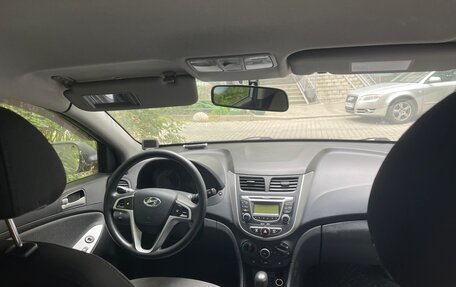 Hyundai Solaris II рестайлинг, 2012 год, 680 000 рублей, 4 фотография