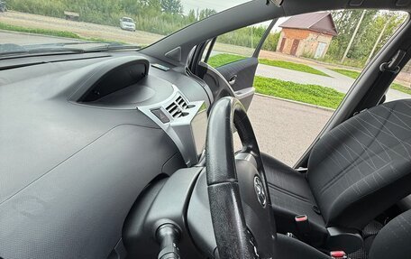 Toyota Yaris III рестайлинг, 2008 год, 570 000 рублей, 31 фотография
