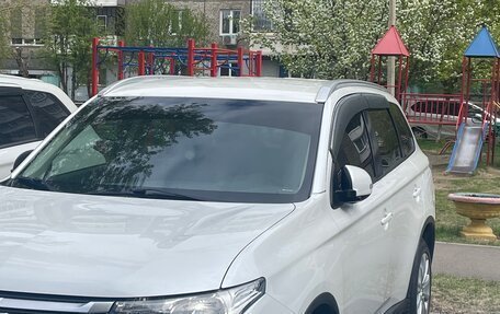 Mitsubishi Outlander III рестайлинг 3, 2014 год, 1 750 000 рублей, 3 фотография