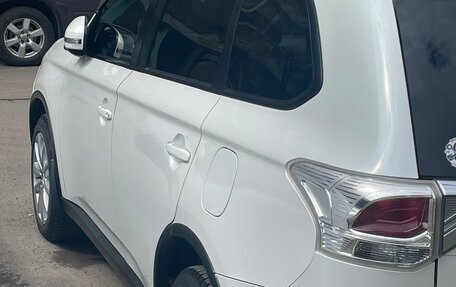 Mitsubishi Outlander III рестайлинг 3, 2014 год, 1 750 000 рублей, 6 фотография