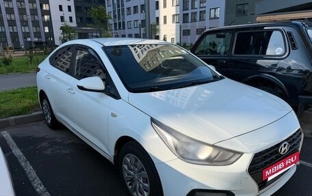 Hyundai Solaris II рестайлинг, 2019 год, 900 000 рублей, 4 фотография