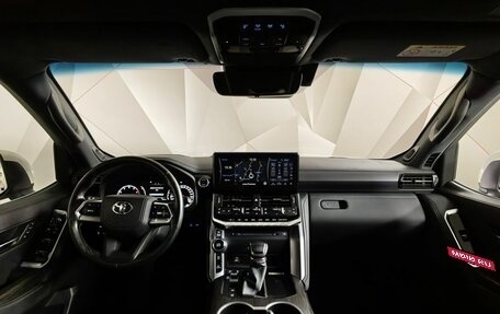 Toyota Land Cruiser, 2023 год, 12 497 000 рублей, 14 фотография