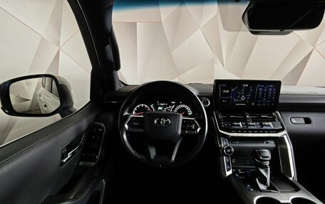 Toyota Land Cruiser, 2023 год, 12 497 000 рублей, 20 фотография