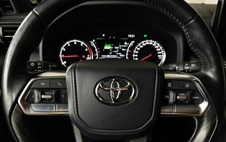 Toyota Land Cruiser, 2023 год, 12 497 000 рублей, 29 фотография
