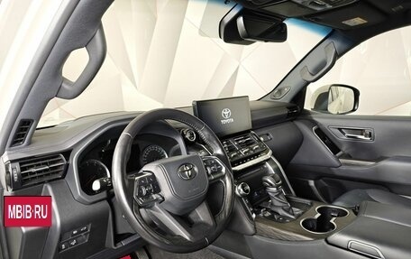 Toyota Land Cruiser, 2023 год, 12 497 000 рублей, 19 фотография