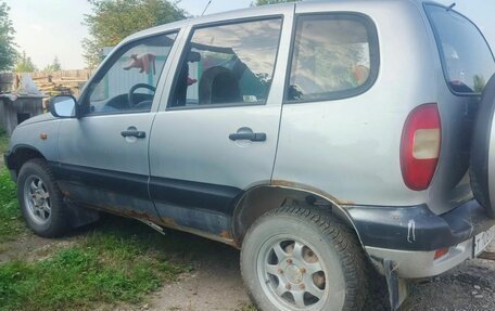 Chevrolet Niva I рестайлинг, 2003 год, 150 000 рублей, 3 фотография