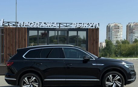 Volkswagen Touareg III, 2019 год, 3 750 000 рублей, 4 фотография