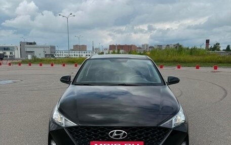 Hyundai Solaris II рестайлинг, 2021 год, 1 590 000 рублей, 8 фотография