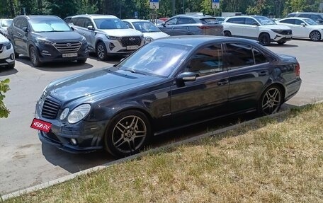 Mercedes-Benz E-Класс, 2003 год, 650 000 рублей, 1 фотография