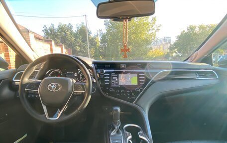 Toyota Camry, 2019 год, 2 900 000 рублей, 18 фотография