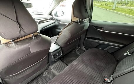 Toyota Camry, 2018 год, 2 150 000 рублей, 10 фотография