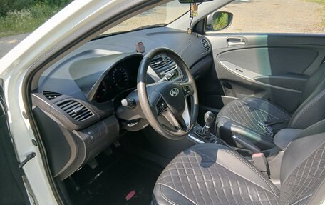 Hyundai Solaris II рестайлинг, 2016 год, 825 000 рублей, 8 фотография