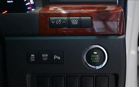 Toyota Vellfire I, 2010 год, 2 050 000 рублей, 11 фотография