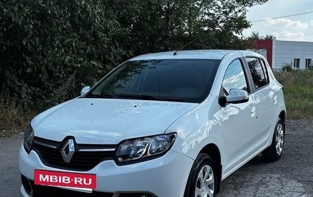 Renault Sandero II рестайлинг, 2017 год, 865 000 рублей, 2 фотография