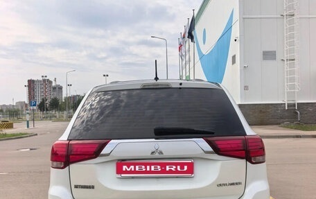 Mitsubishi Outlander III рестайлинг 3, 2015 год, 1 530 000 рублей, 5 фотография