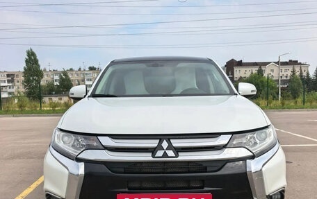 Mitsubishi Outlander III рестайлинг 3, 2015 год, 1 530 000 рублей, 9 фотография