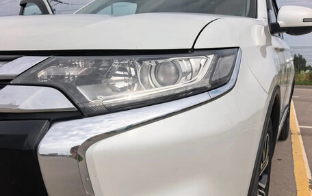 Mitsubishi Outlander III рестайлинг 3, 2015 год, 1 530 000 рублей, 10 фотография