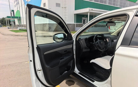 Mitsubishi Outlander III рестайлинг 3, 2015 год, 1 530 000 рублей, 11 фотография