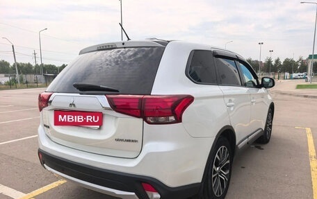 Mitsubishi Outlander III рестайлинг 3, 2015 год, 1 530 000 рублей, 6 фотография