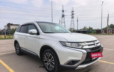 Mitsubishi Outlander III рестайлинг 3, 2015 год, 1 530 000 рублей, 8 фотография