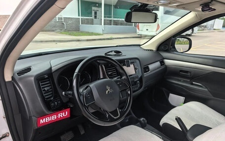 Mitsubishi Outlander III рестайлинг 3, 2015 год, 1 530 000 рублей, 12 фотография