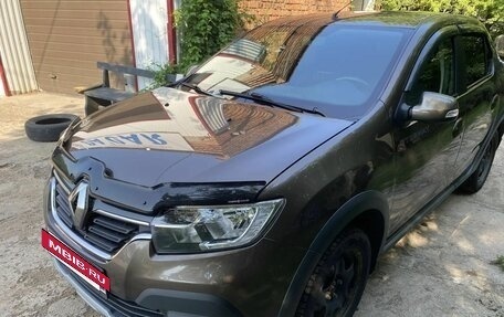 Renault Logan II, 2022 год, 990 000 рублей, 3 фотография