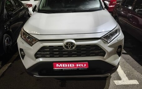 Toyota RAV4, 2020 год, 3 000 000 рублей, 1 фотография
