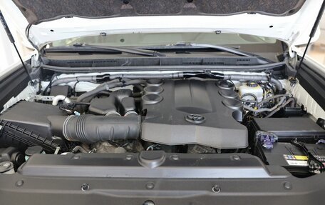 Toyota Land Cruiser Prado 150 рестайлинг 2, 2020 год, 6 299 000 рублей, 4 фотография