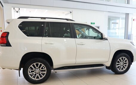 Toyota Land Cruiser Prado 150 рестайлинг 2, 2020 год, 6 299 000 рублей, 8 фотография