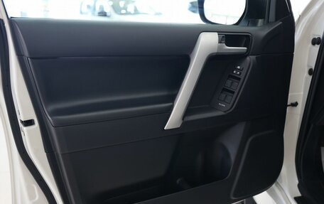 Toyota Land Cruiser Prado 150 рестайлинг 2, 2020 год, 6 299 000 рублей, 15 фотография