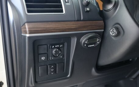 Toyota Land Cruiser Prado 150 рестайлинг 2, 2020 год, 6 299 000 рублей, 17 фотография