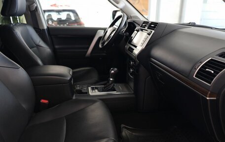 Toyota Land Cruiser Prado 150 рестайлинг 2, 2020 год, 6 299 000 рублей, 20 фотография