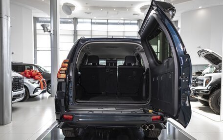 Toyota Land Cruiser Prado 150 рестайлинг 2, 2018 год, 5 950 000 рублей, 6 фотография