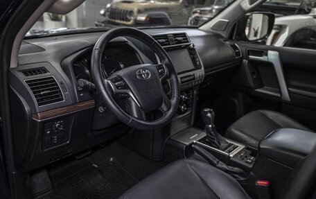 Toyota Land Cruiser Prado 150 рестайлинг 2, 2018 год, 5 950 000 рублей, 12 фотография