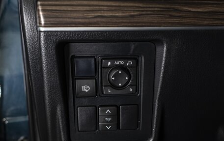 Toyota Land Cruiser Prado 150 рестайлинг 2, 2018 год, 5 950 000 рублей, 11 фотография