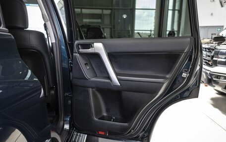 Toyota Land Cruiser Prado 150 рестайлинг 2, 2018 год, 5 950 000 рублей, 18 фотография