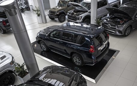 Toyota Land Cruiser Prado 150 рестайлинг 2, 2018 год, 5 950 000 рублей, 36 фотография