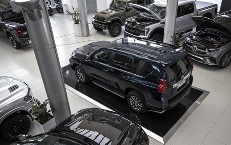 Toyota Land Cruiser Prado 150 рестайлинг 2, 2018 год, 5 950 000 рублей, 37 фотография