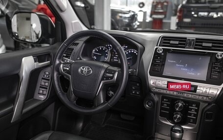 Toyota Land Cruiser Prado 150 рестайлинг 2, 2018 год, 5 950 000 рублей, 26 фотография