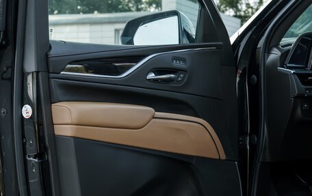 Cadillac Escalade V, 2021 год, 10 800 000 рублей, 17 фотография