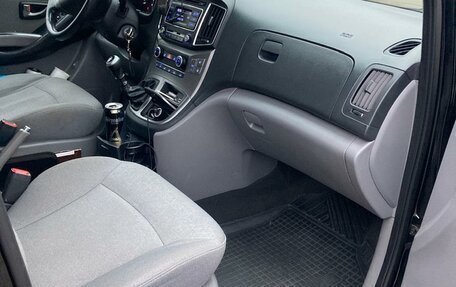 Hyundai H-1 II рестайлинг, 2018 год, 2 900 000 рублей, 9 фотография