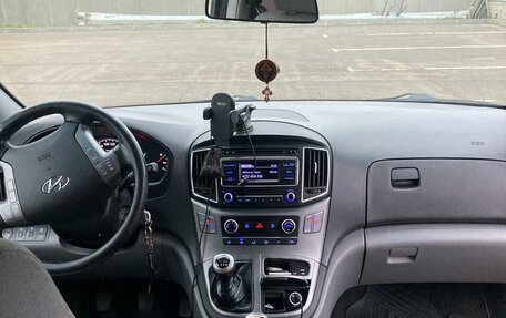 Hyundai H-1 II рестайлинг, 2018 год, 2 900 000 рублей, 6 фотография