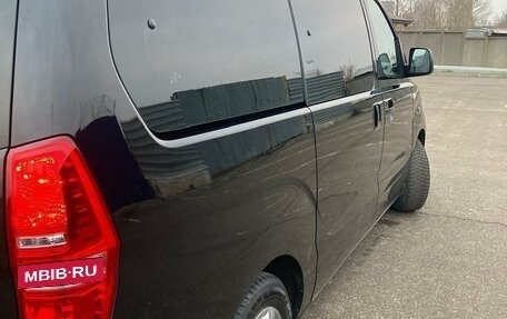 Hyundai H-1 II рестайлинг, 2018 год, 2 900 000 рублей, 8 фотография