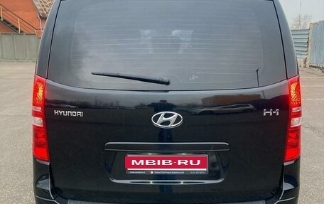 Hyundai H-1 II рестайлинг, 2018 год, 2 900 000 рублей, 10 фотография