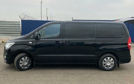 Hyundai H-1 II рестайлинг, 2018 год, 2 900 000 рублей, 12 фотография