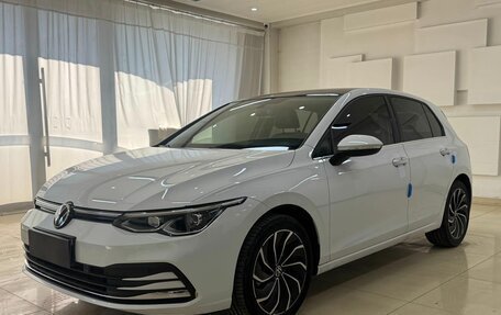 Volkswagen Golf VIII, 2022 год, 2 100 000 рублей, 2 фотография