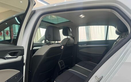 Volkswagen Golf VIII, 2022 год, 2 100 000 рублей, 7 фотография