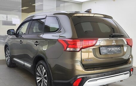 Mitsubishi Outlander III рестайлинг 3, 2019 год, 1 800 000 рублей, 8 фотография