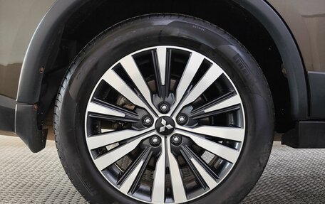 Mitsubishi Outlander III рестайлинг 3, 2019 год, 1 800 000 рублей, 22 фотография