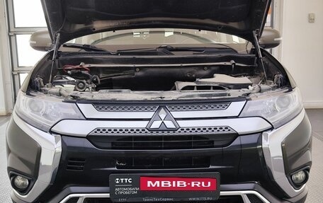 Mitsubishi Outlander III рестайлинг 3, 2019 год, 1 800 000 рублей, 11 фотография